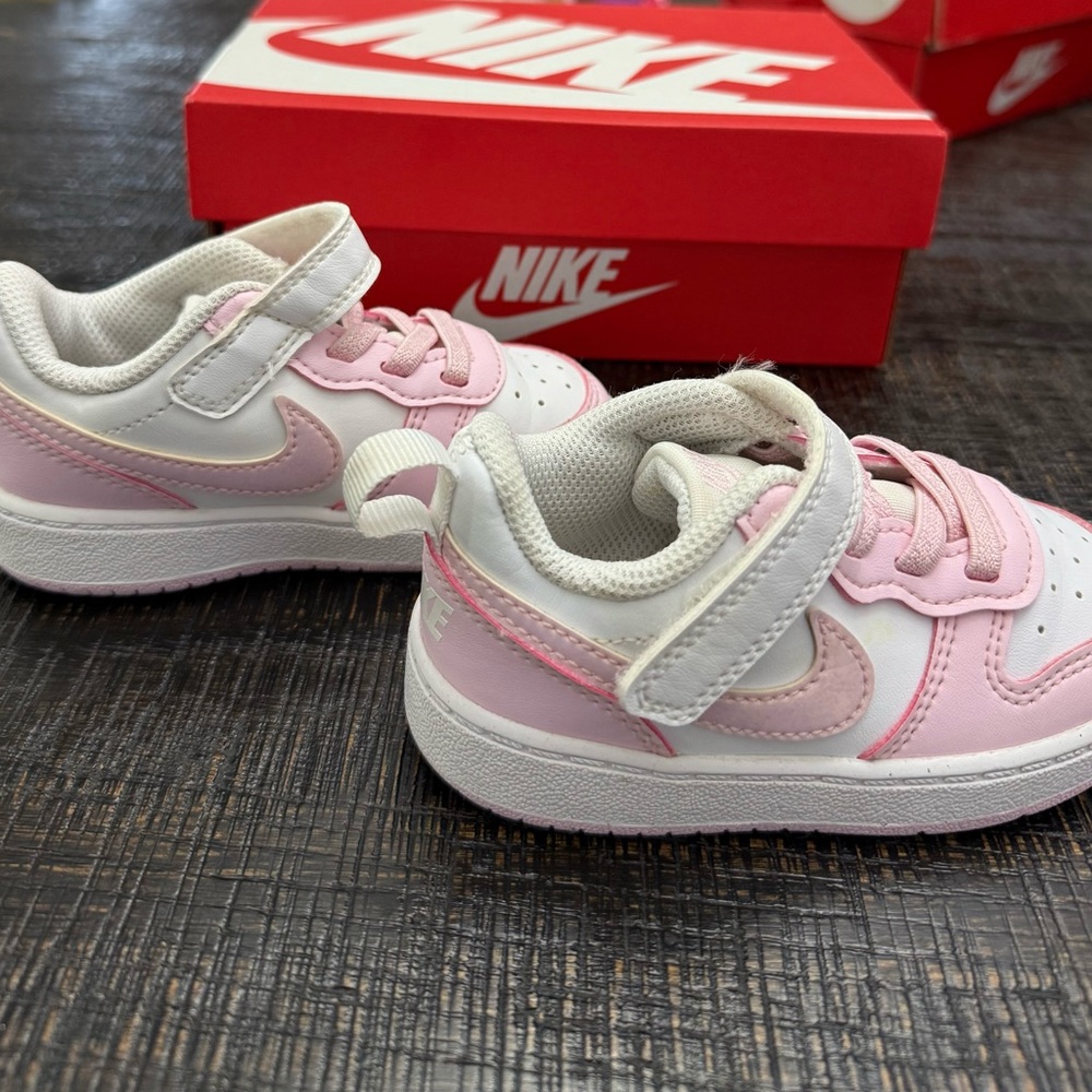 Nike Kids Sneakers in Pink and White